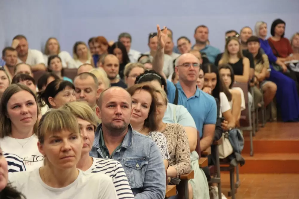 Перенос открытия новой школы в Сенице. Что это значит для родителей