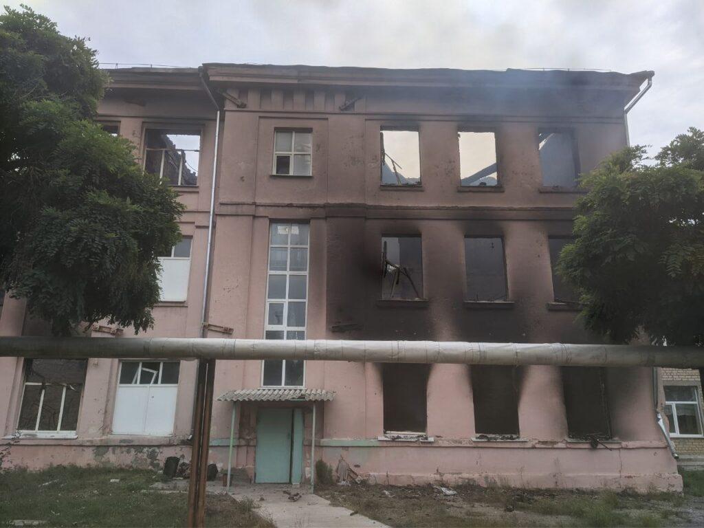 Школа родаково обстрел. Лнр поселок родаково. Станция родаково лнр. Село родаково луганская область. Родаково луганск.