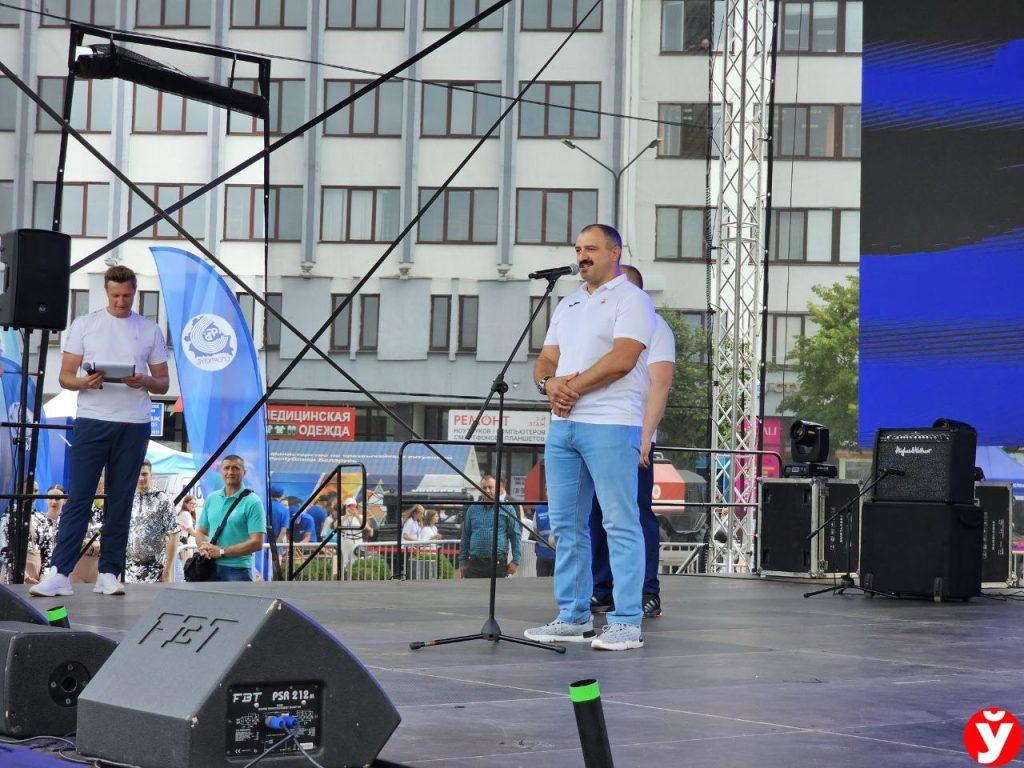Виктор Лукашенко оценил спортивные объекты Борисова