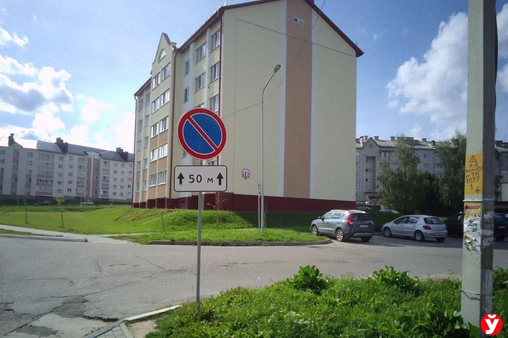 Логойчанка попросила сделать пешеходный переход на въезде во двор. Что ответили в ГАИ