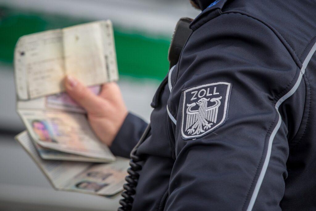 Черная работа: как белорусы по туристическим визам стали строителями в Германии