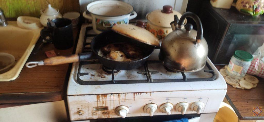 В Дзержинске горела квартира — мужчина забыл пищу на включенной плите