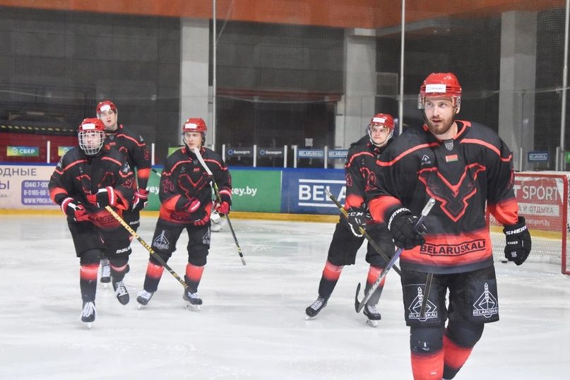 «Ястребы» потерпели первое поражение в чемпионате страны по хоккею