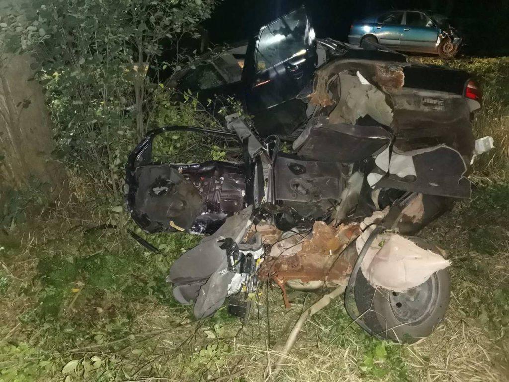 На автодороге Р-59 мужчина не справился с управлением, врезался в дерево и погиб