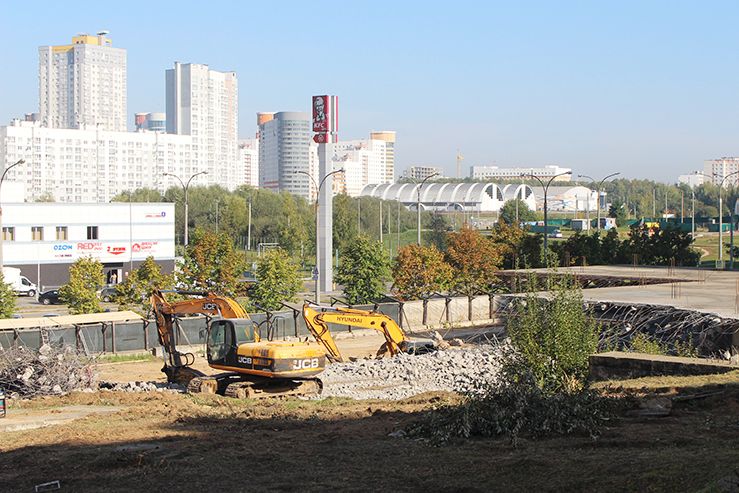 В Минске в Брилевичах сносят паркинг-долгострой. Что появится на его месте