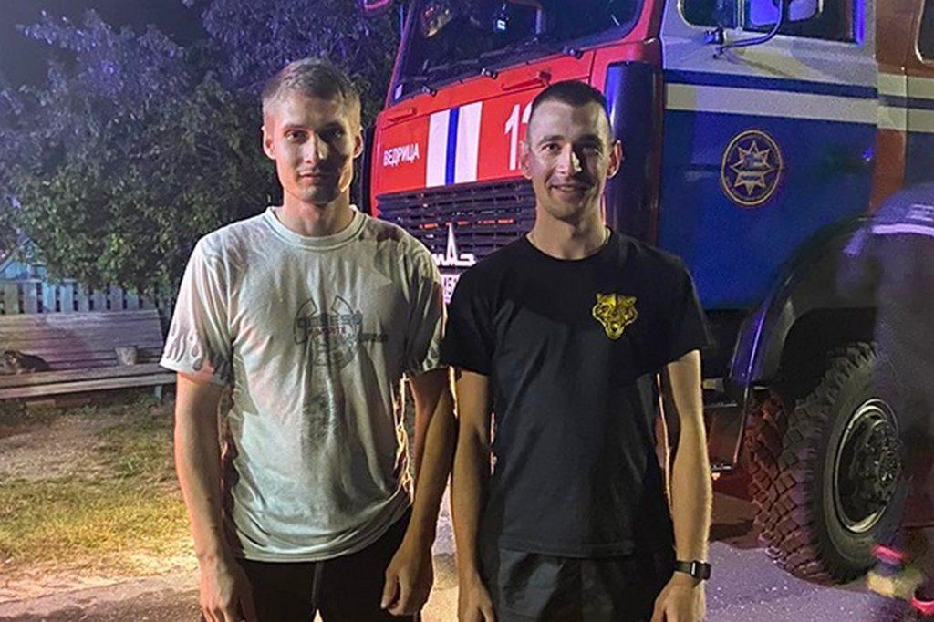 Двое червенских милиционеров спасли мужчину на пожаре. Кто эти герои?