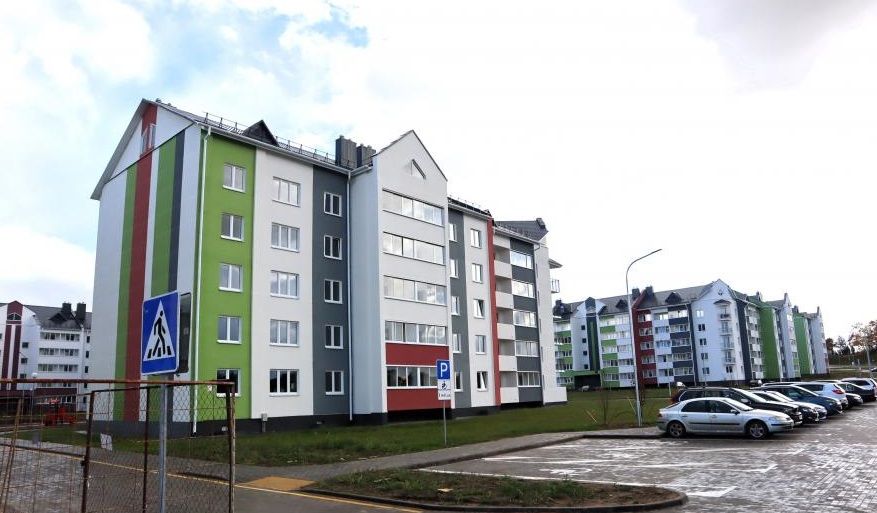 В Молодечно семьям приходится заезжать в новостройки без отопления и горячей воды