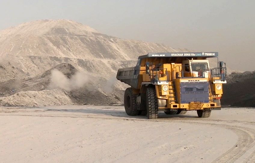 Десять газовых 90-тонных самосвалов поставят в Кузбасс до конца года
