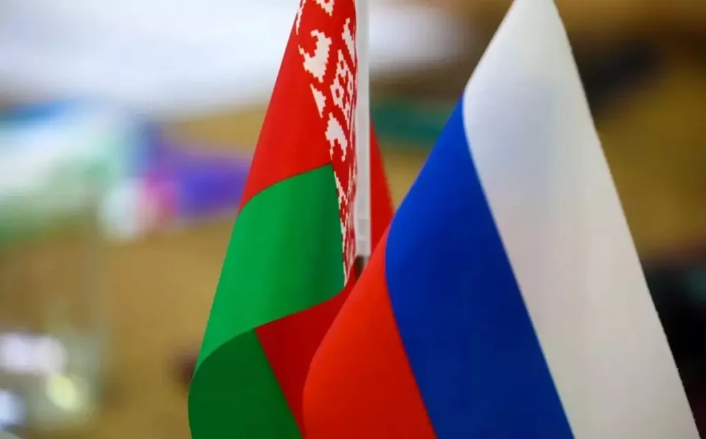 Беларусь хочет удвоить число своих посольств в России