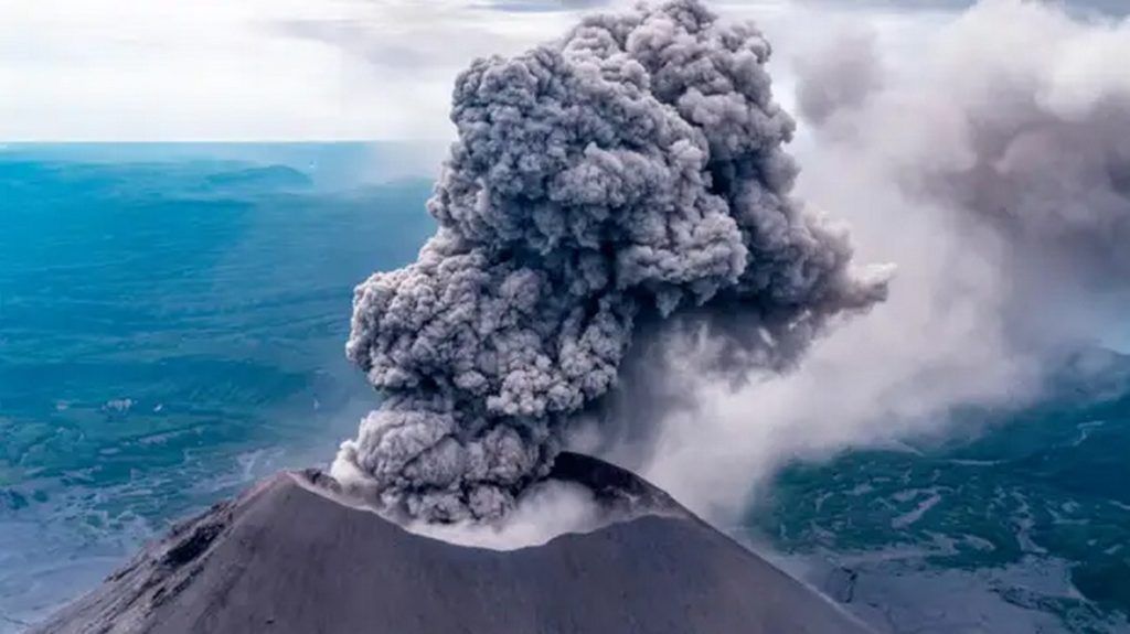 На Камчатке предупредили об усилении извержения Ключевского вулкана