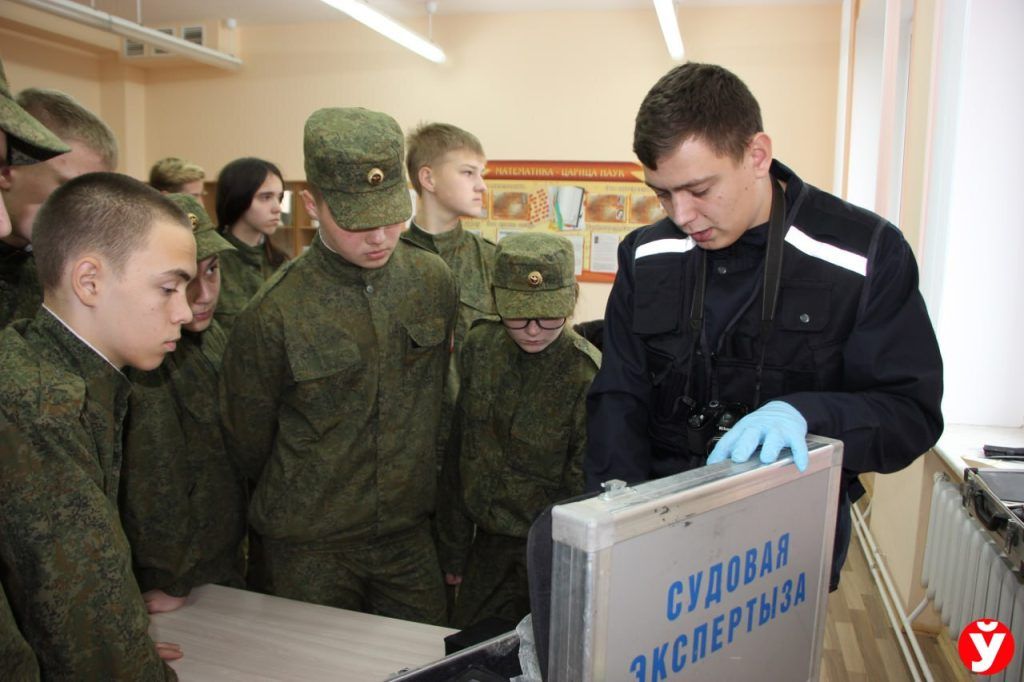 В Борисовское кадетское училище приехали судебные эксперты