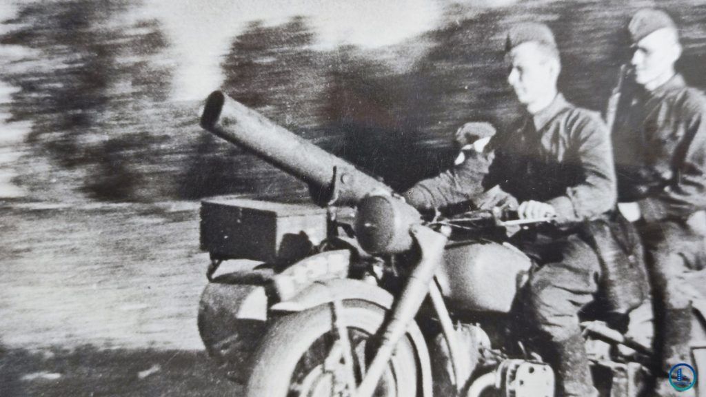 вс