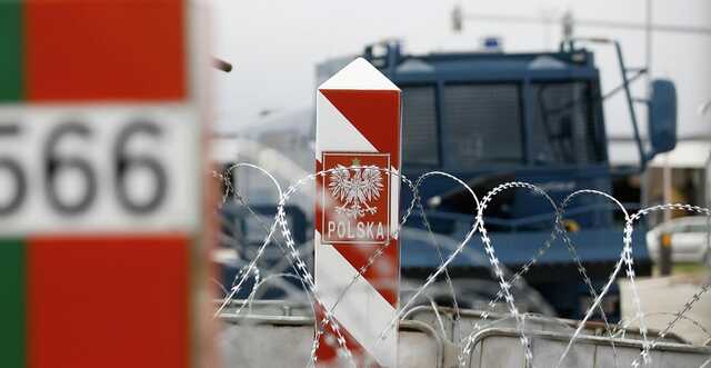 Польша перебрасывает военную технику на границу с Беларусью