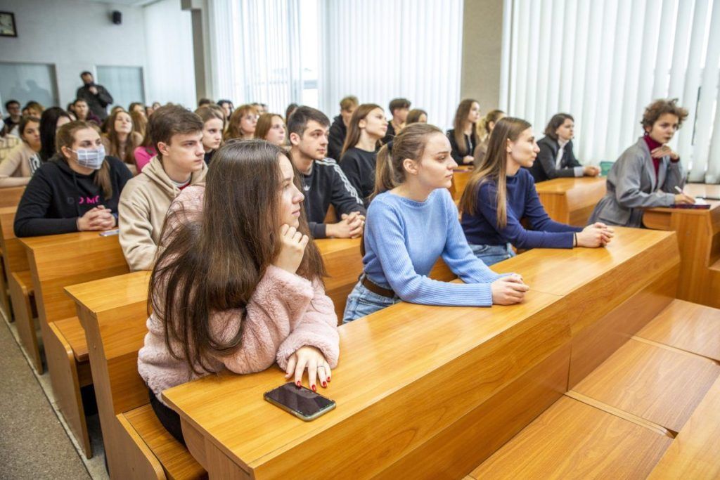 Стало больше бюджетников. В Минобре рассказали о тенденциях на всех уровнях образования