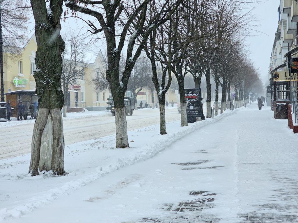 тротуар снег