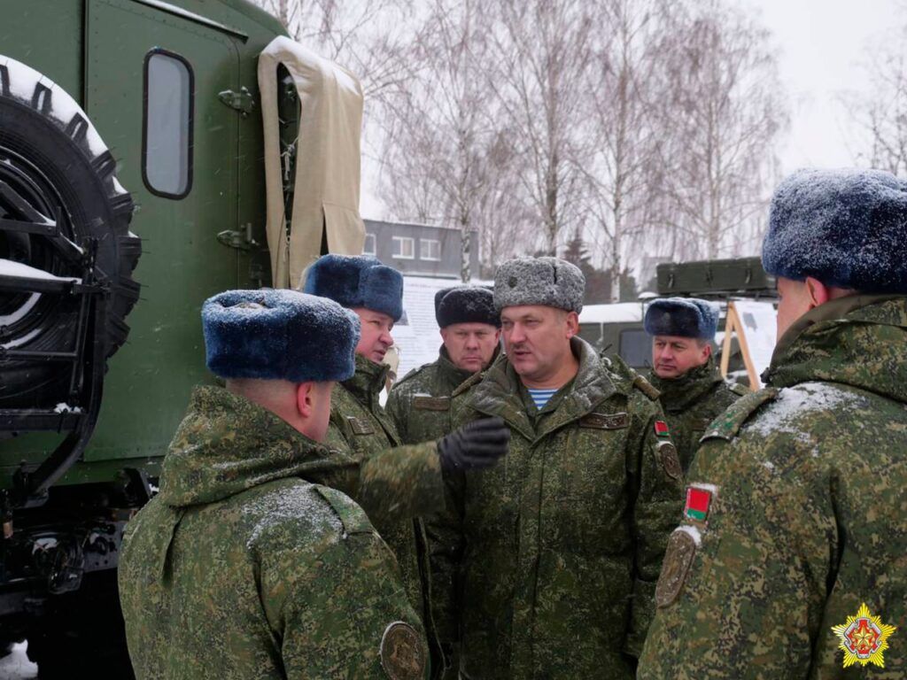Белорусские войска связи пополнились 25 образцами комбинированных радиостанций и спецаппаратных