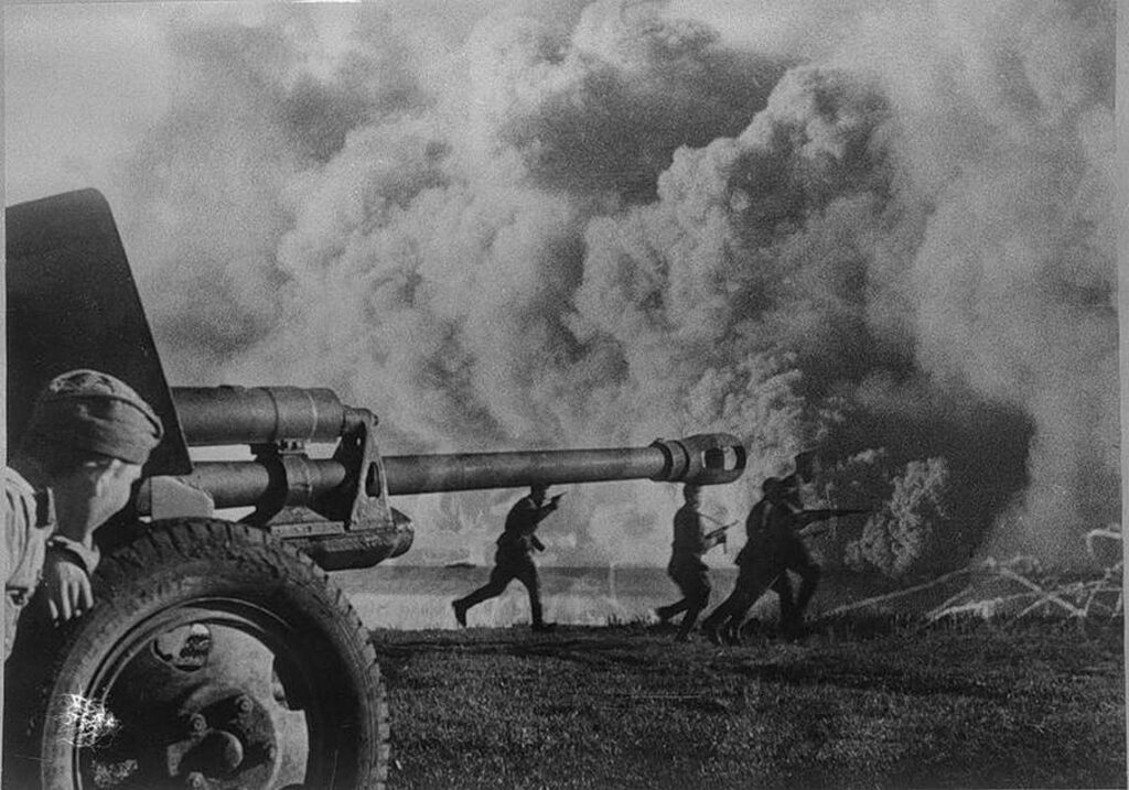 ВОВ в объективе фотокамеры. История Михаила Савина и его снимках