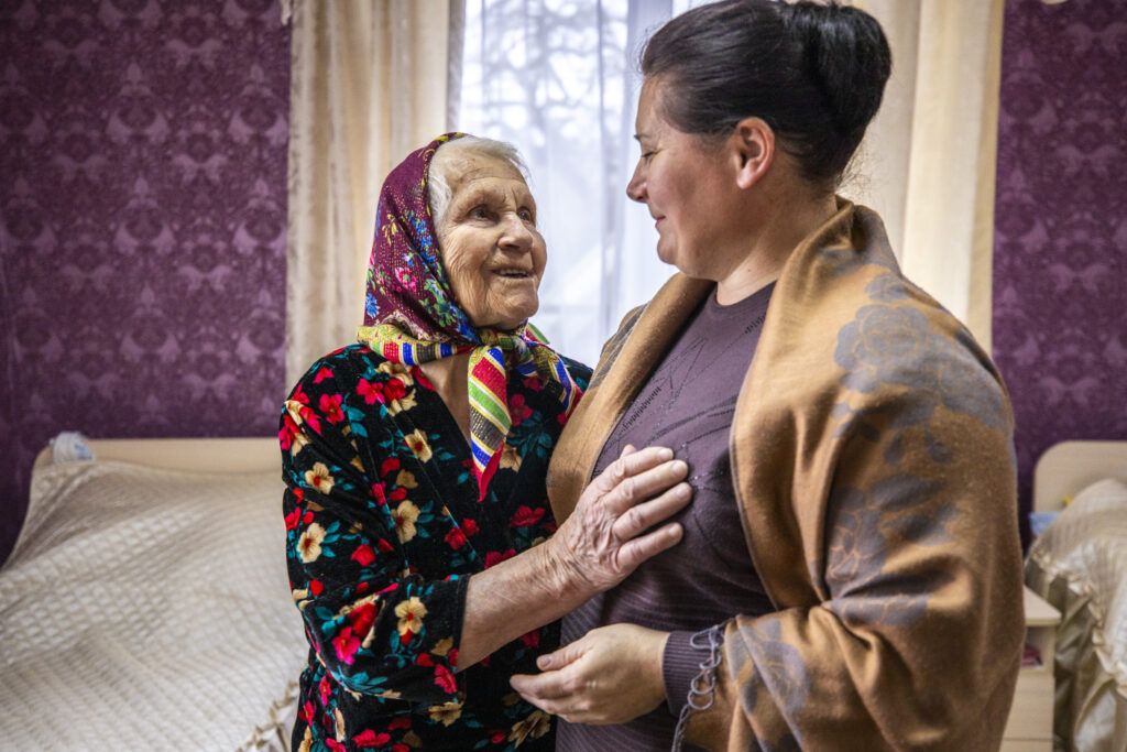 Ехали на зиму, остались насовсем. Дом совместного проживания на Копыльщине объединил пенсионерок