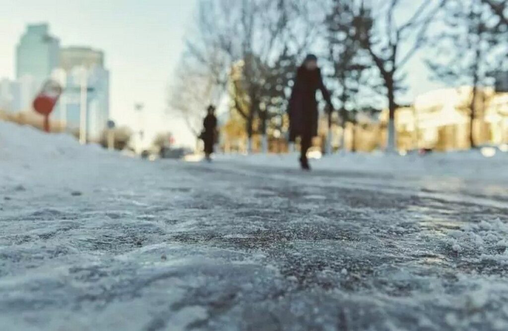 Встретить Новый год без ушибов. Врач-травматолог поделился советами, как провести праздник безопасно