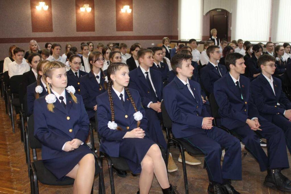 Школьники с прокуратурой Минской области провели митинг-реквием в деревне Садковщина