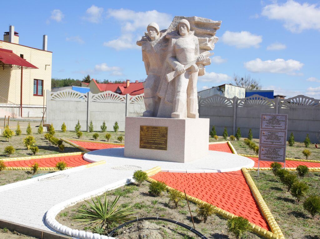 Война с памятью. Как в Беларуси сохраняют снесенные в Польше памятники советским воинам