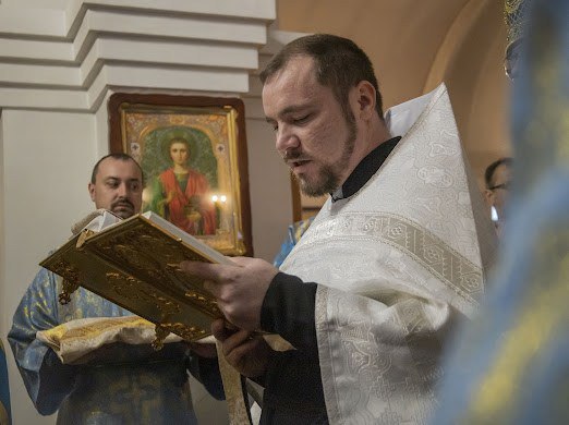 священник Столбцы