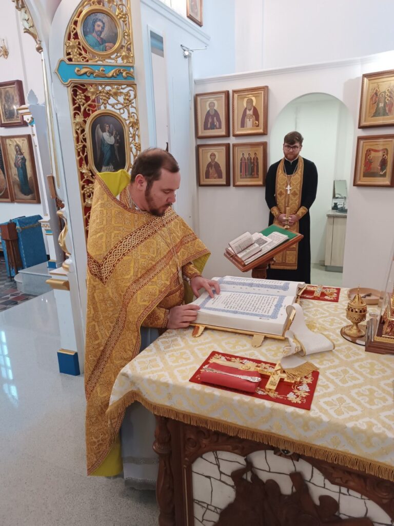 священник Столбцы