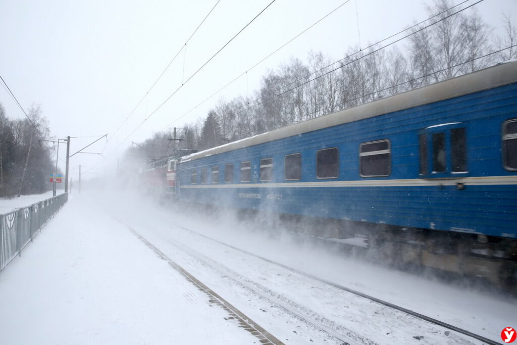 Поезд зима