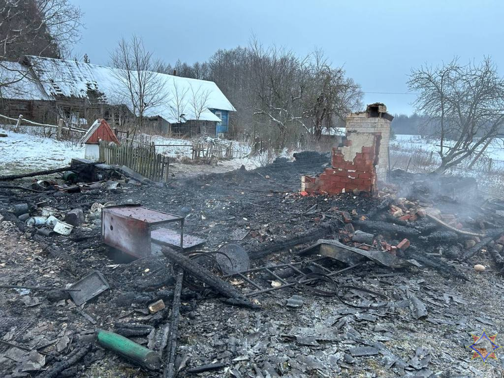 Пожар в Воложинском районе: тело мужчины нашли под обломками дома - Минская  правда