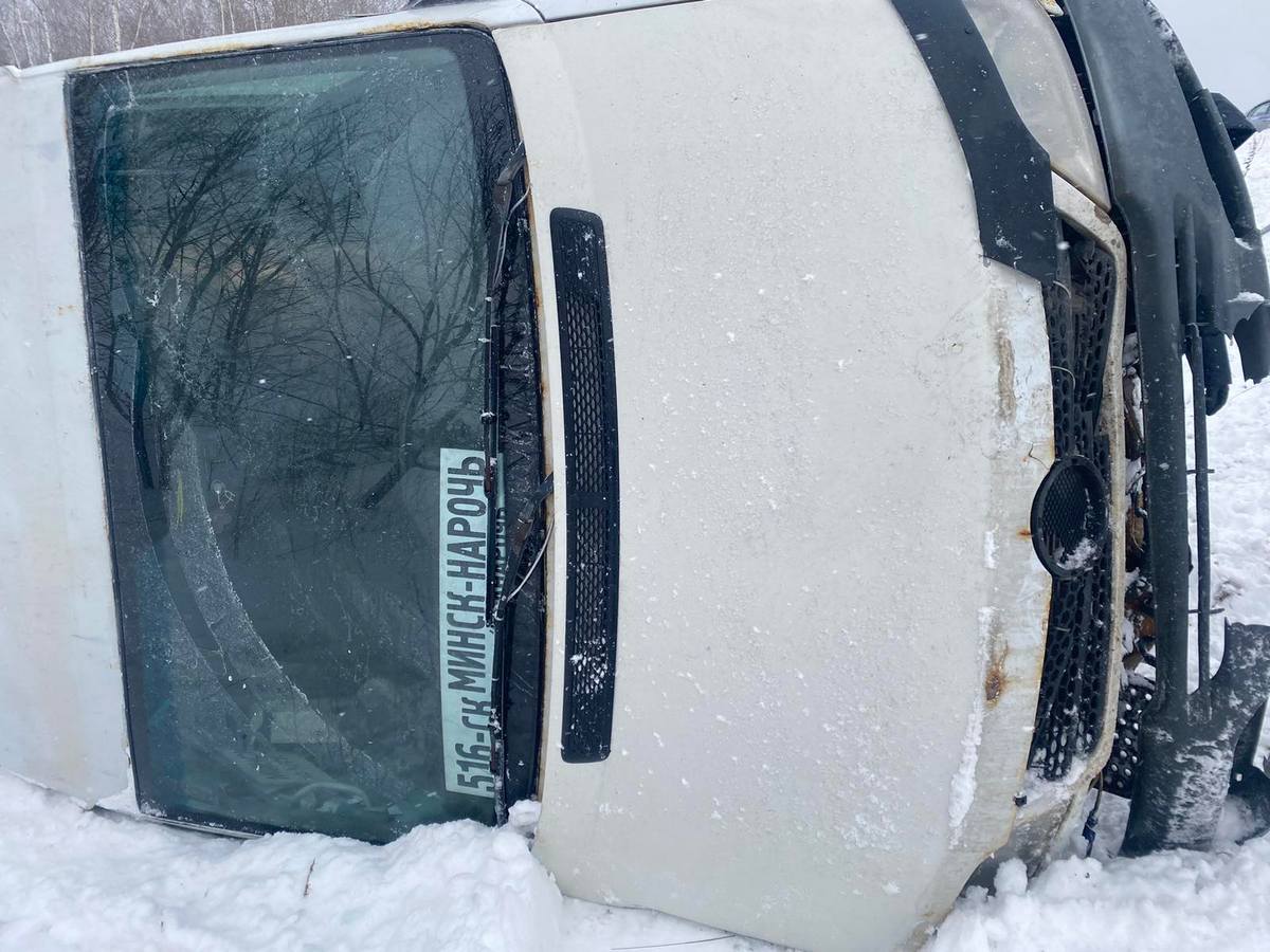 Авария в Логойском районе: опрокинулась маршрутка — есть пострадавшая -  Минская правда