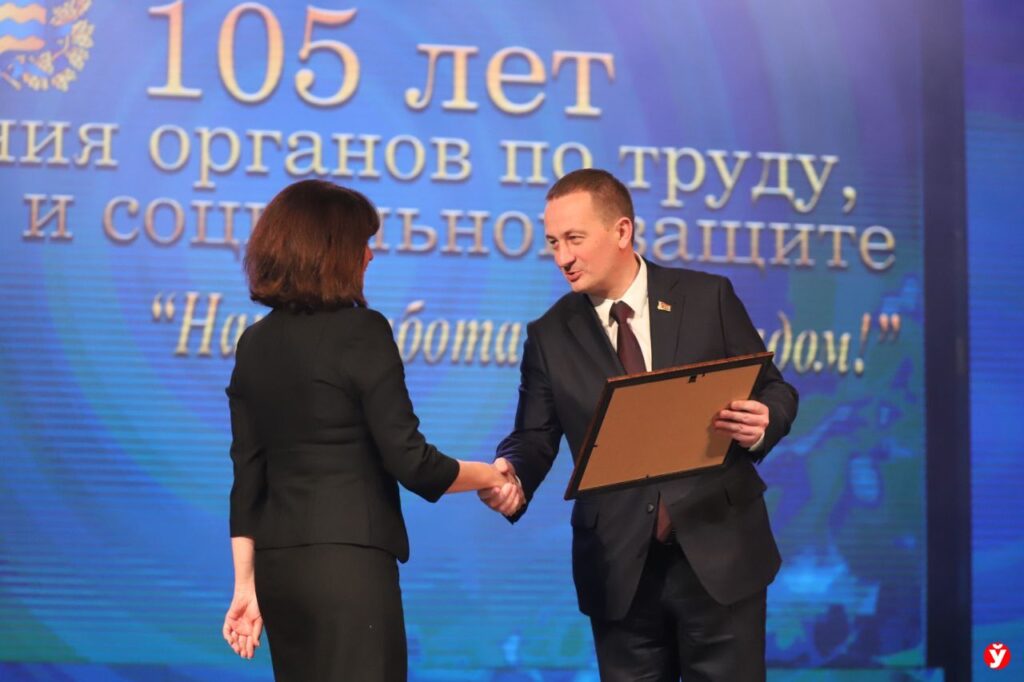 Важнейшая составляющая страны. Турчин поздравил лучших работников социальной службы