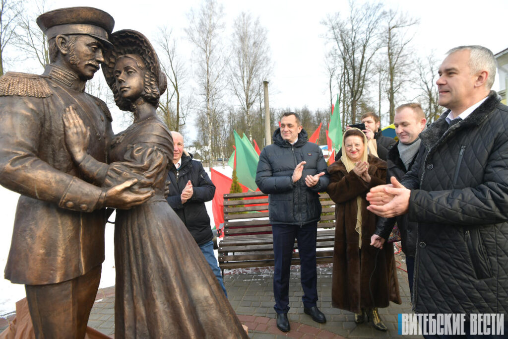 В Богушевске открыли скульптуру, посвященную семейной верности