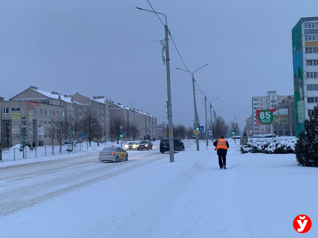 Столбцы снегопад