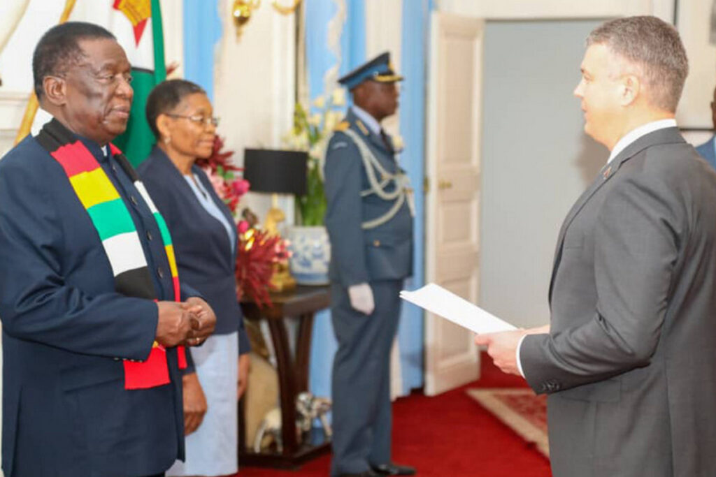 Президент Зимбабве и посол