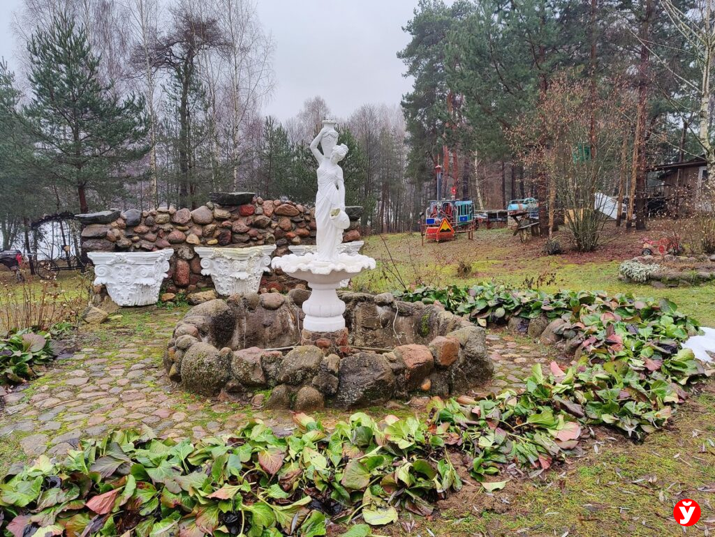 двор