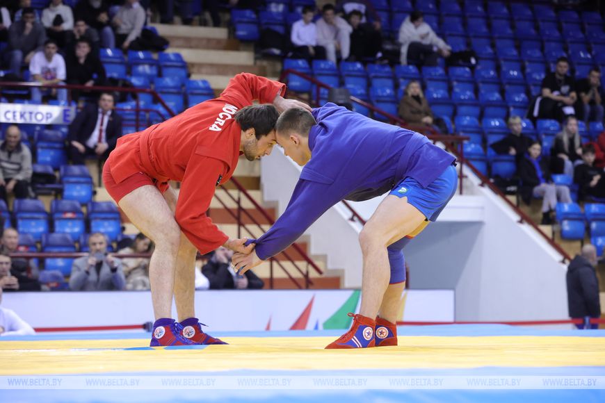 Самбисты десяти стран сражаются за медали турнира на призы Президента Беларуси