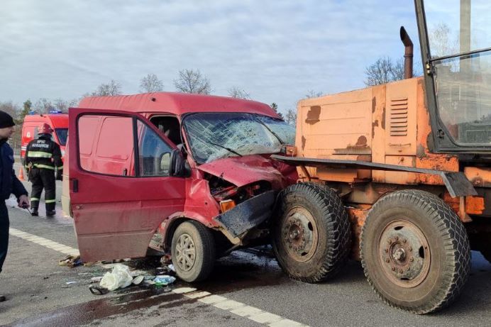 ДТП в Минском районе: водителя деблокировали спасатели