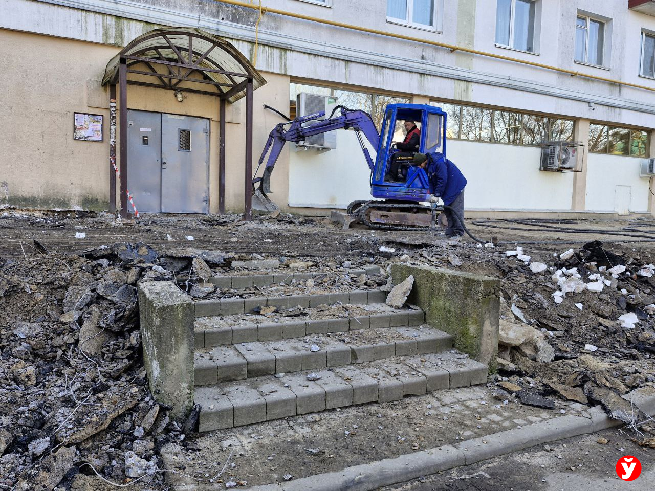 В Солигорске ремонтируют стилобат самой первой девятиэтажки города с  применением новых технологий - Минская правда