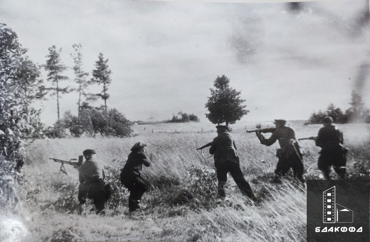 Война на Дзержинщине. Фотохроника борьбы и победы - Минская правда