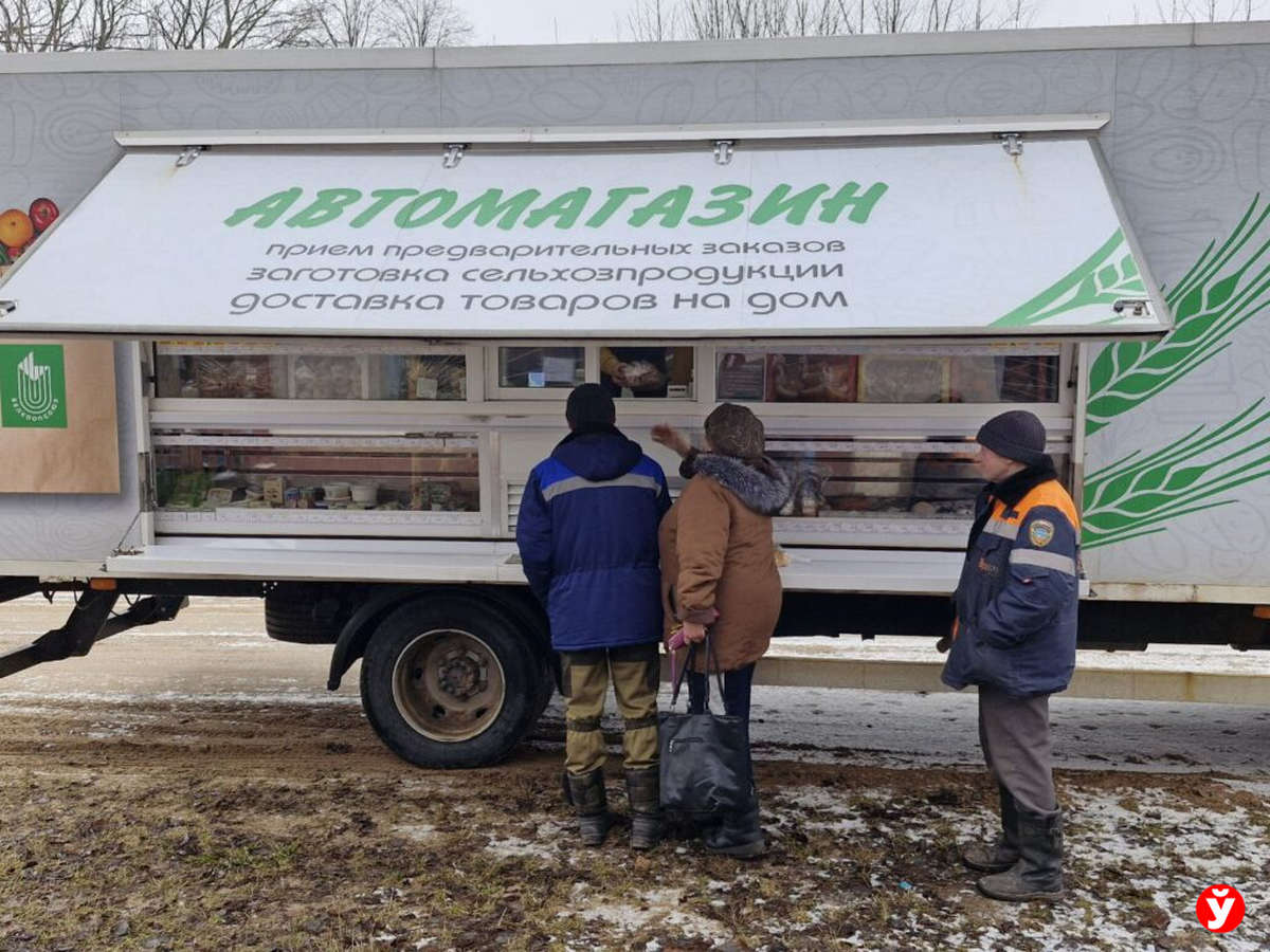 Остановки нет, автолавки тоже. Дачники просят решить вопрос с транспортом  около Заславля - Минская правда