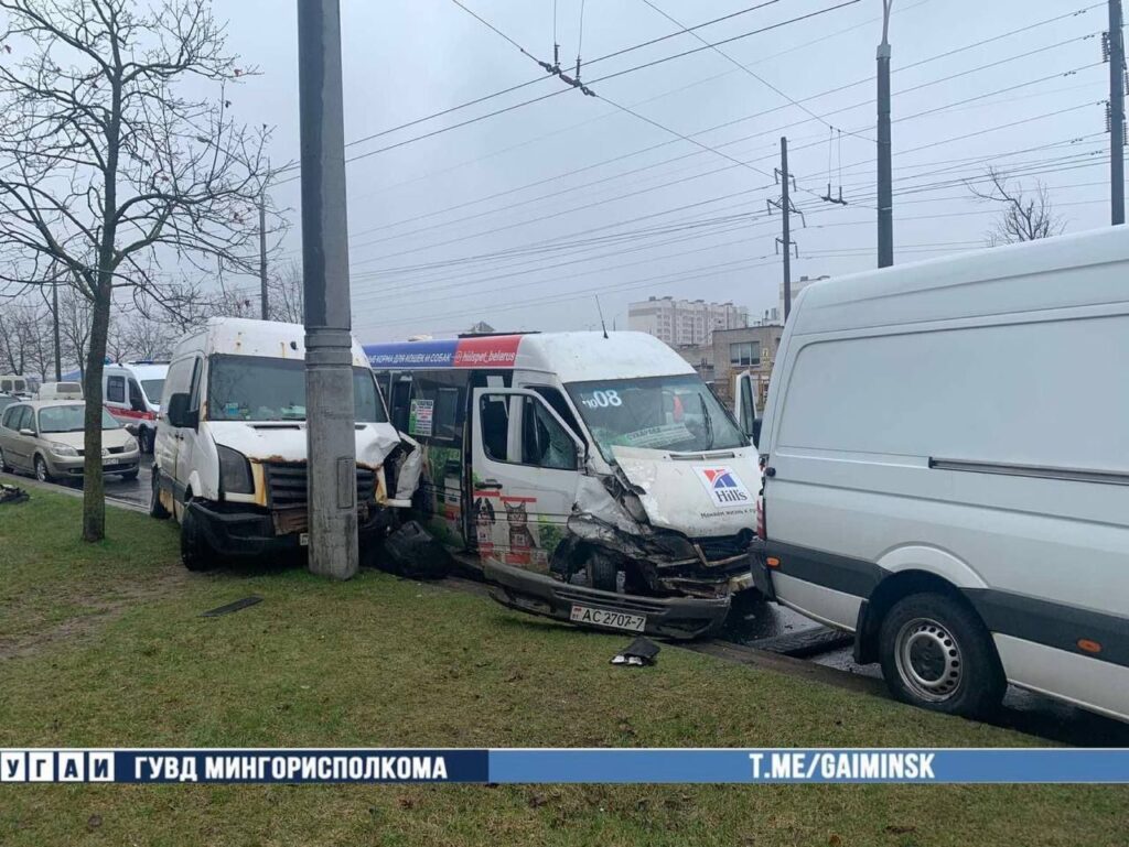 Пять пассажиров в больнице после аварии с маршруткой в Минске - Минская  правда