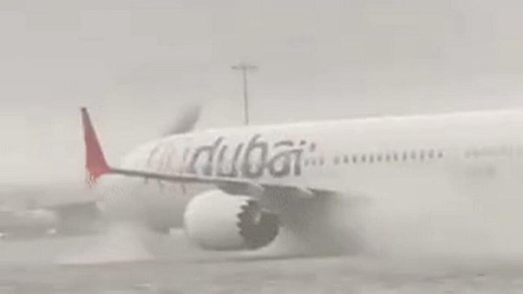 самолет в Дубае