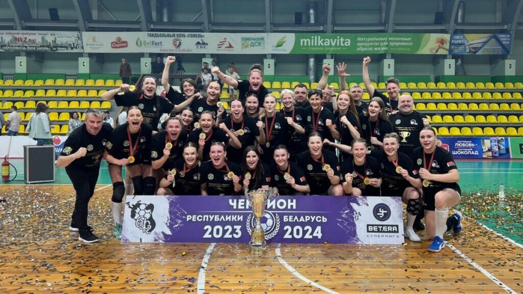 Турчин поздравил областной гандбольный клуб с победой в Кубке Беларуси среди женских команд