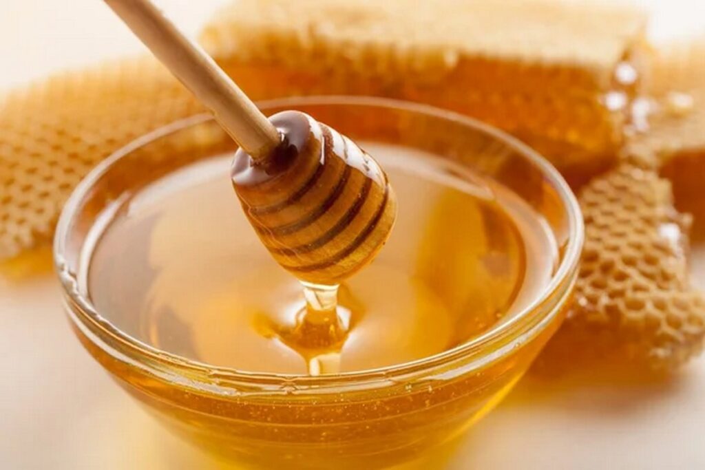 В чем отличие натурального меда от подделки? Рассказал белорусский пчеловод  