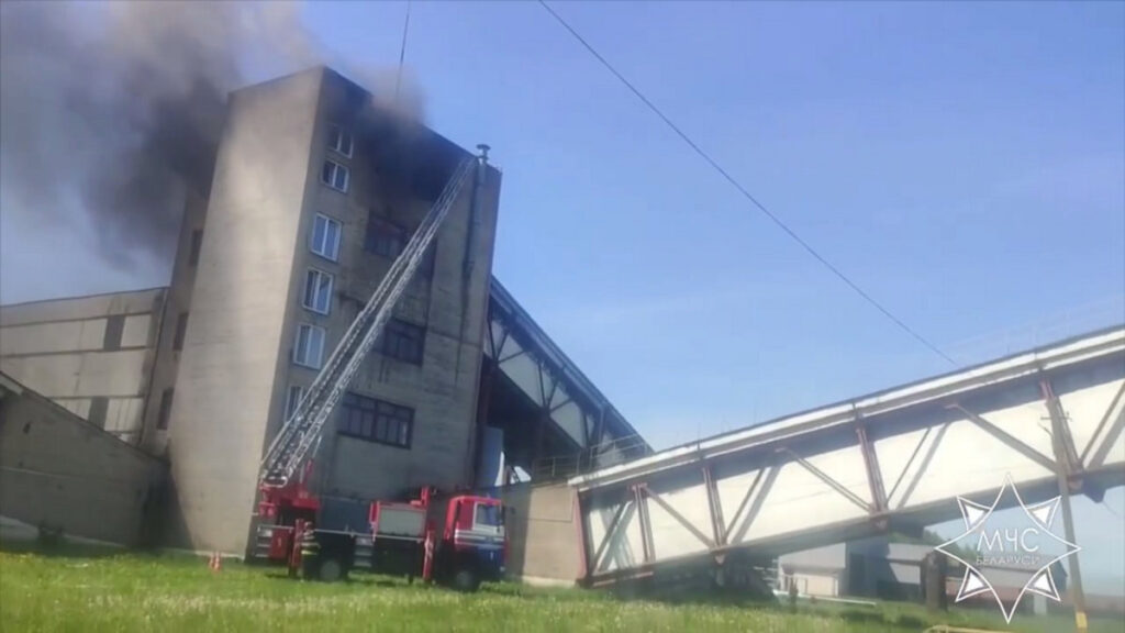 пожар на заводе