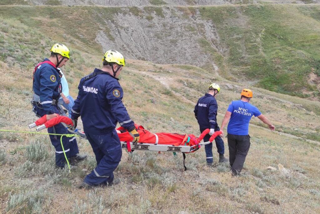 В Крыму девушка выжила после падения с 50-метровой скалы