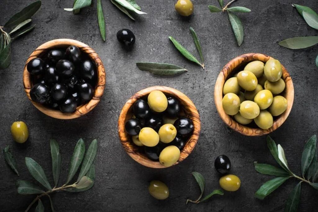 Оливки или маслины? Врач объяснил, что полезнее