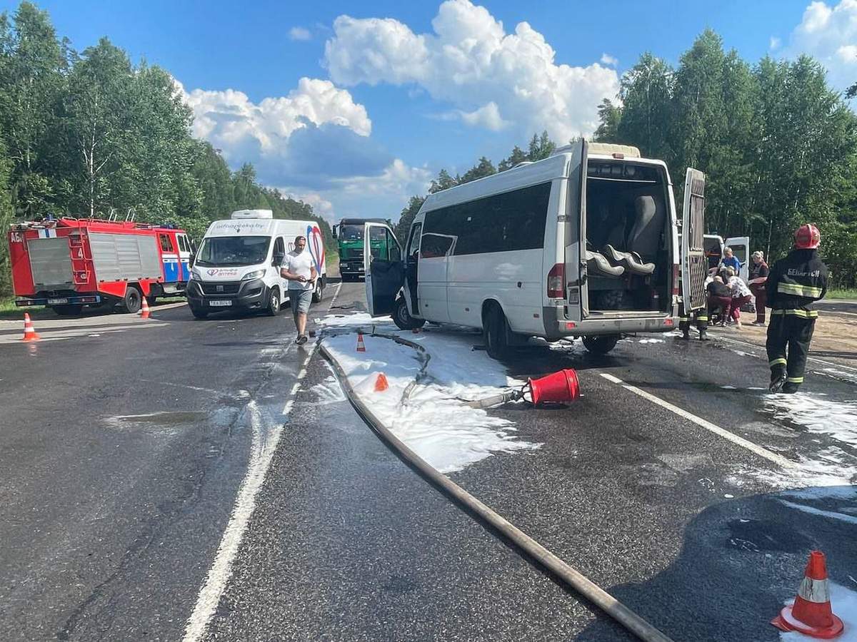 В Могилевской области столкнулись маршрутка и трактор. 9 человек в больнице  - Минская правда