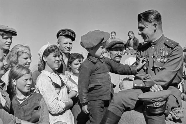 Нелегкая судьба в небе: путь Николая Пинчука от боевого летчика до Героя Советского Союза