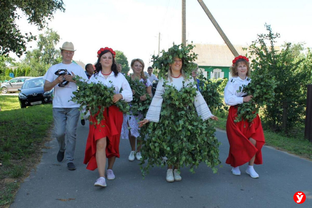 обряд"вождение куста"